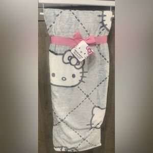 New Hello Kitty White & Gray Diamond 60 x 70 Plush Throw Blanket New With Tag